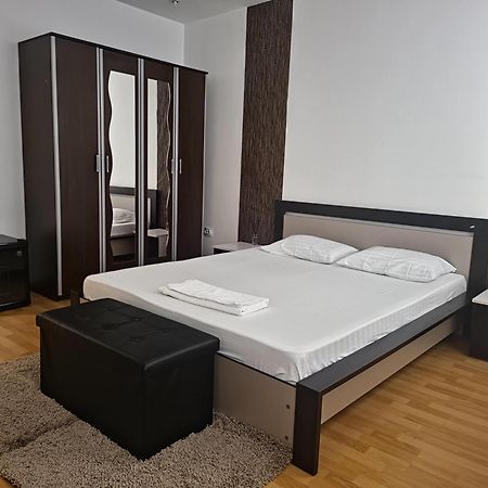 Aparthotel Yanis Bukarest Kültér fotó